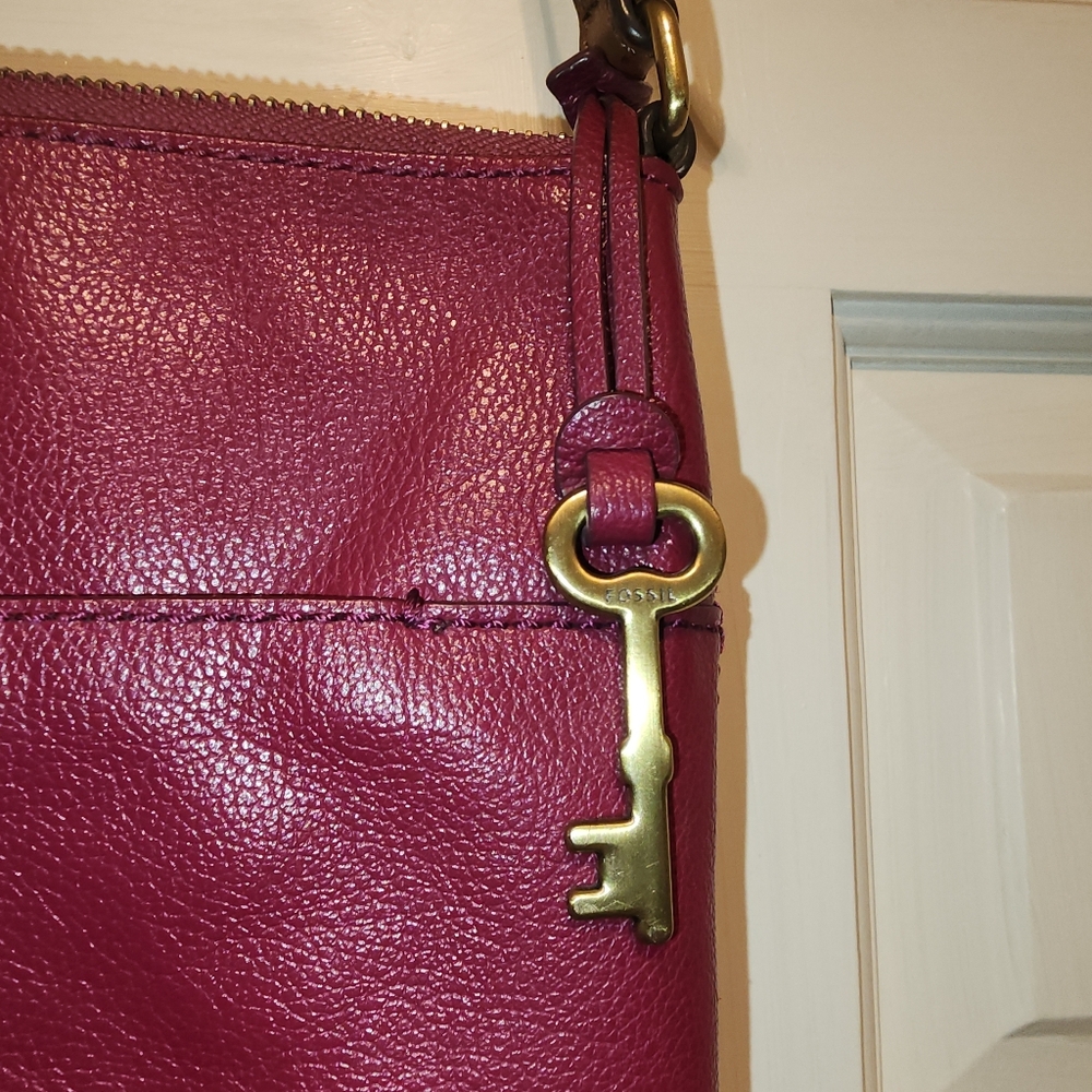 FOSSIL LEATHER 8" X 10" CROSSBODY PURSE 48"+ Long Strap Adjusts - Picture 7 of 7